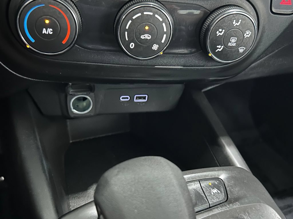 Used 2025 Chevrolet Trax LS FWD image 36