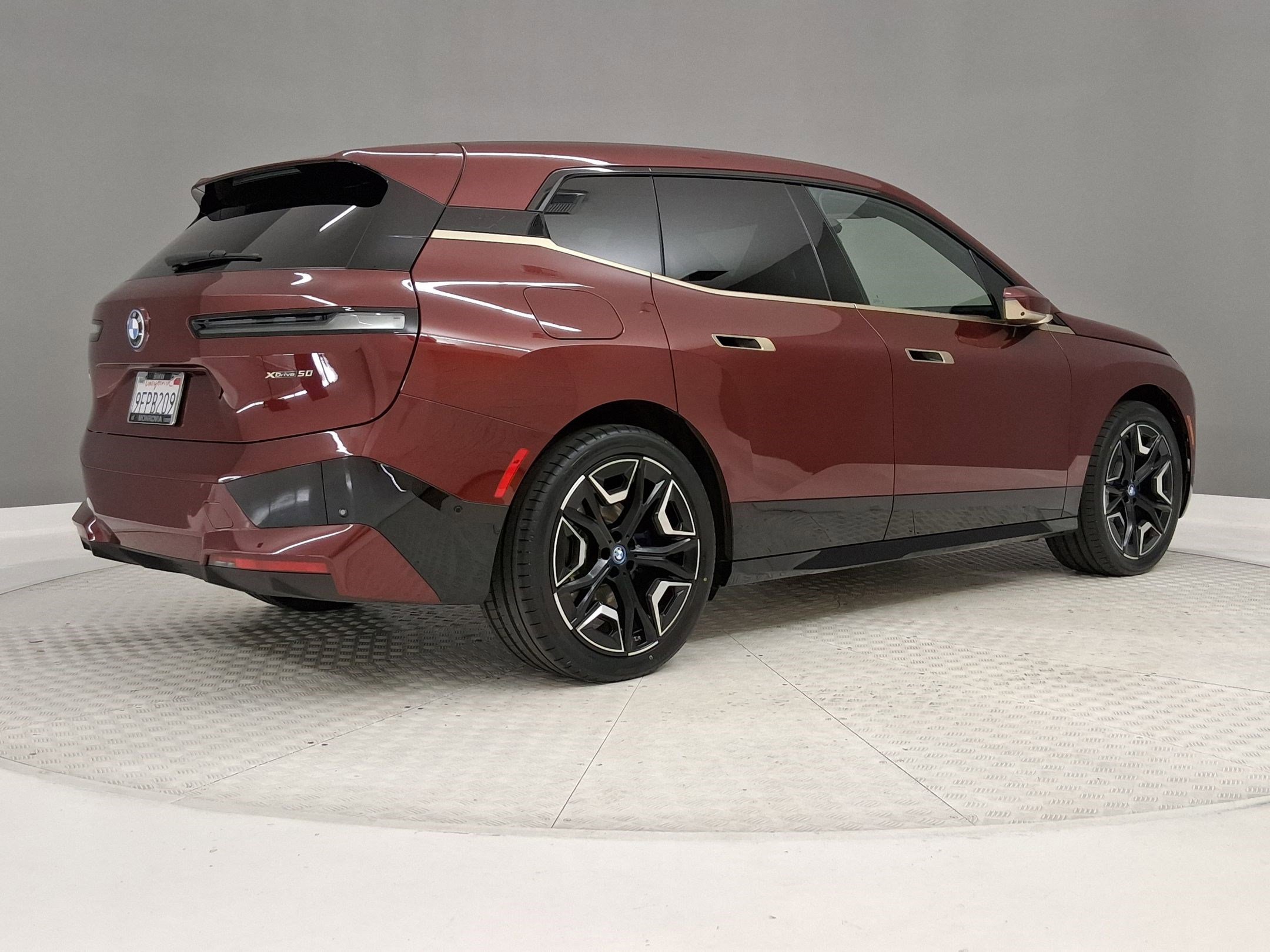 Certified 2023 BMW iX xDrive50 w/ Premium Package image 7