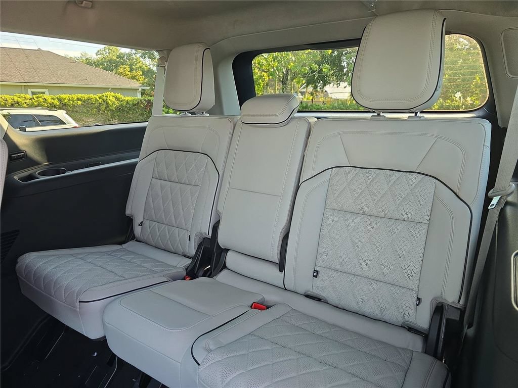 New 2027 Lincoln Navigator L Black Label AWD/4WD image 10