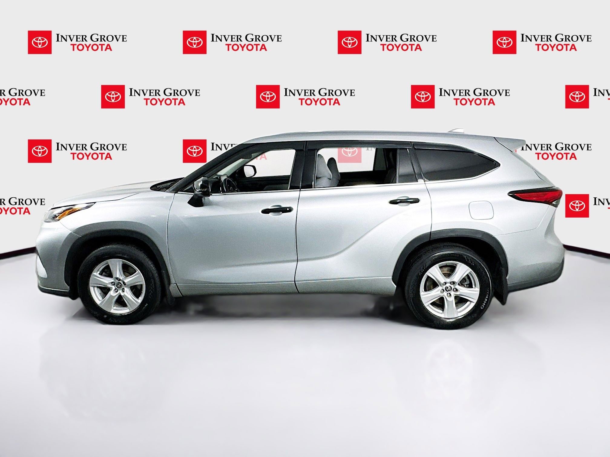 Used 2020 Toyota Highlander LE image 8
