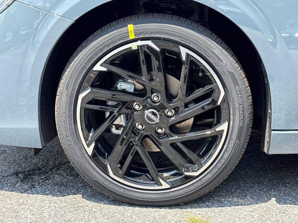 New 2026 Nissan Sentra SR w/ SR Premium Package FWD image 5