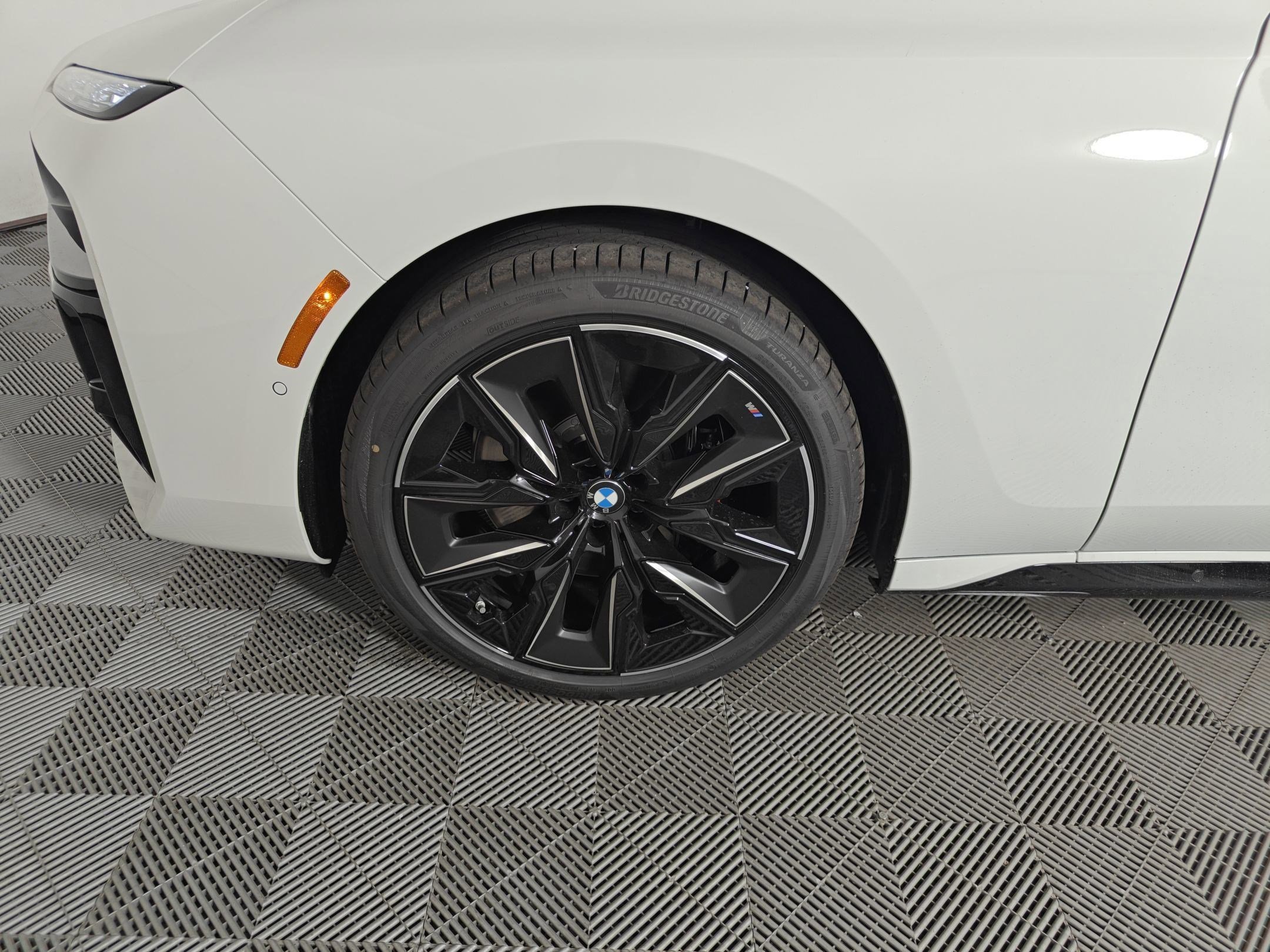 Used 2025 BMW 740i w/ Executive Package image 11