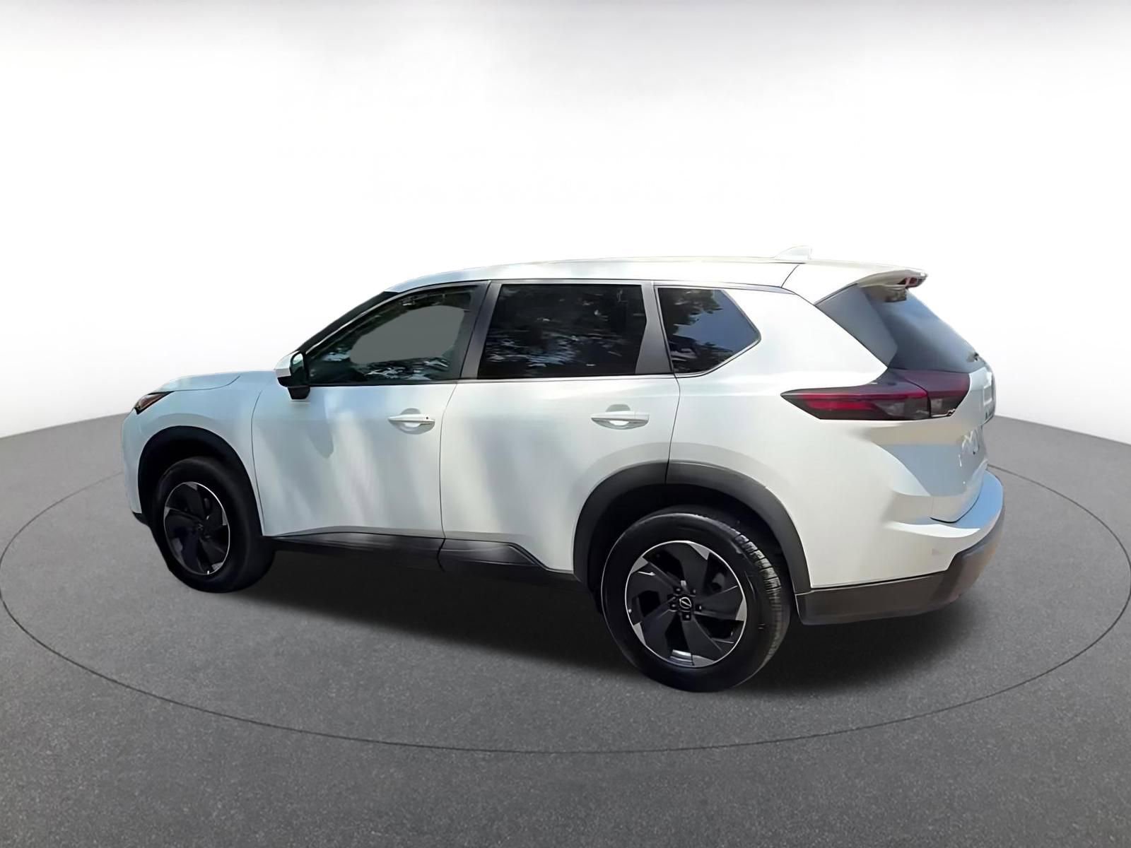 Used 2025 Nissan Rogue SV FWD image 10