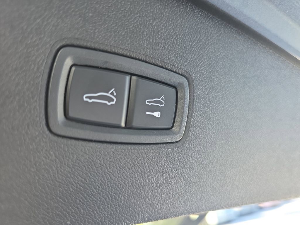 Certified 2025 Porsche Cayenne image 18