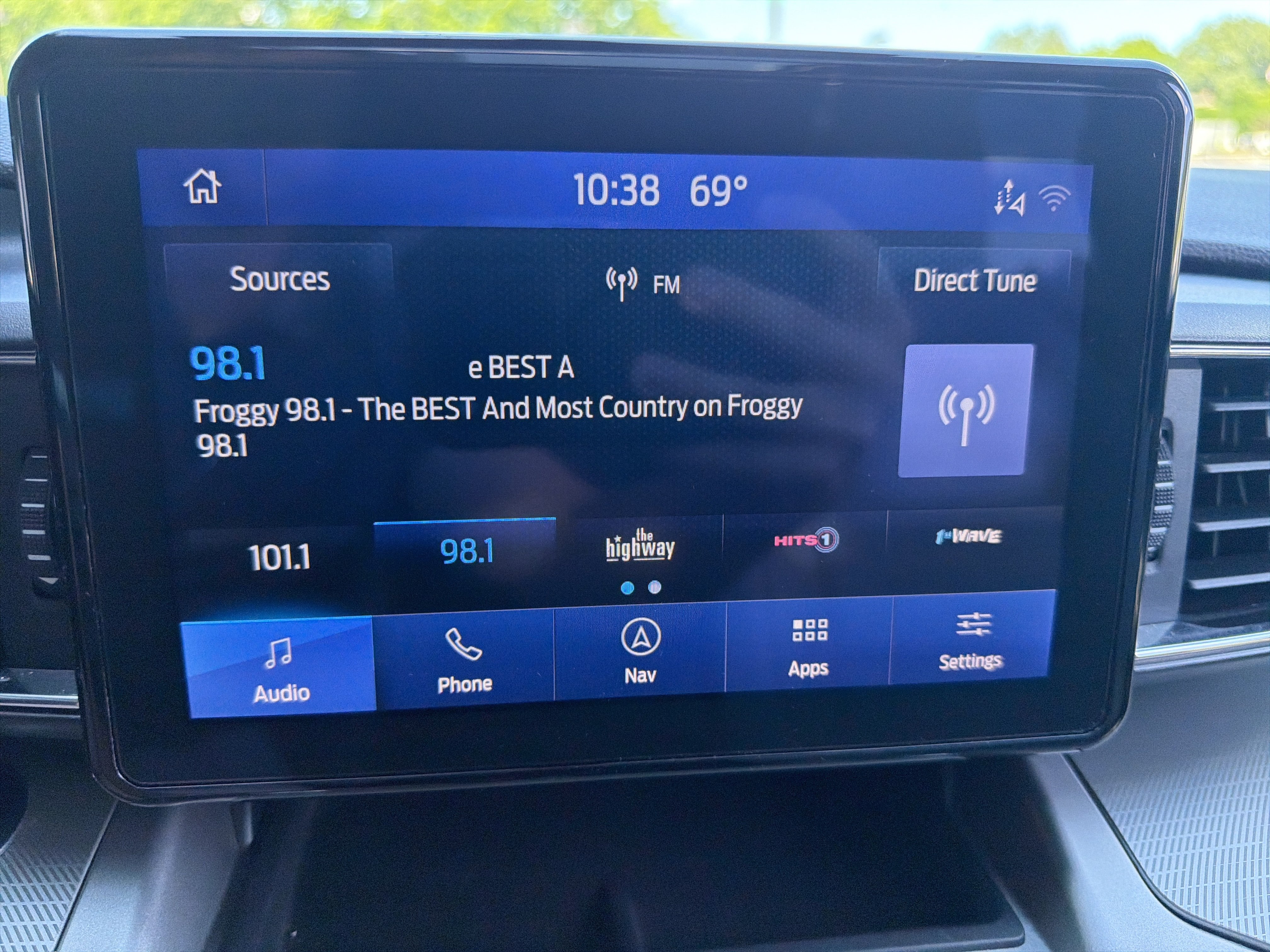 Used 2021 Ford Explorer XLT w/ Equipment Group 202A AWD/4WD image 26
