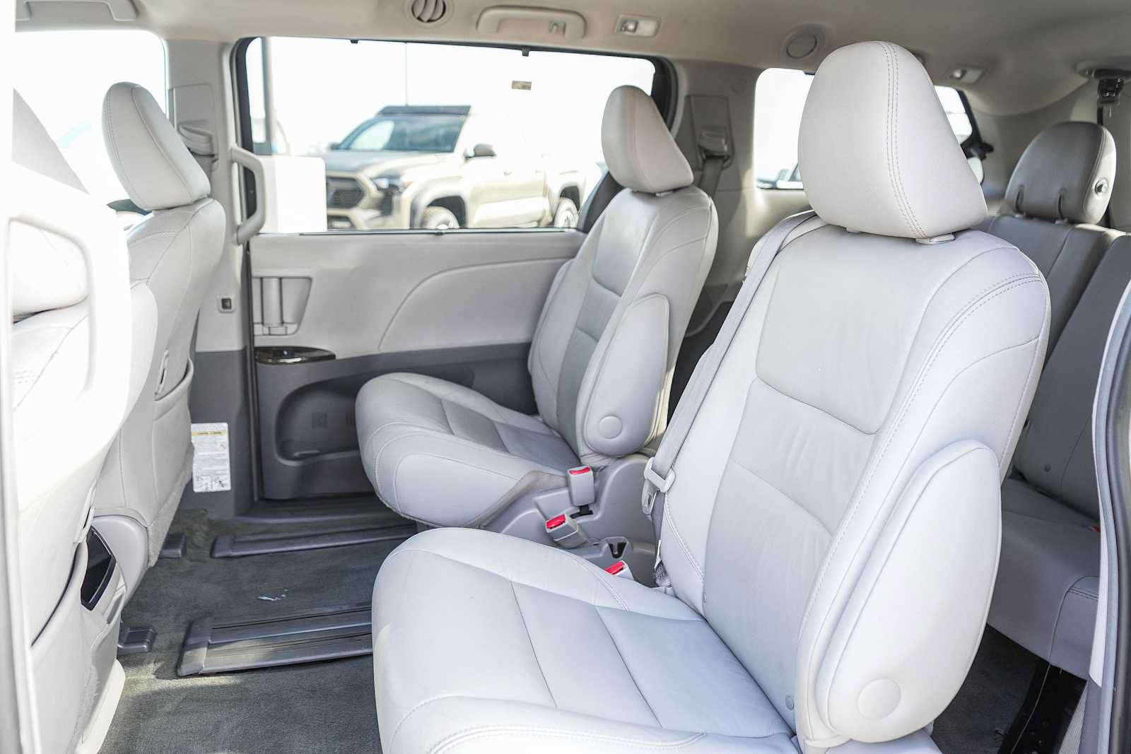 Used 2017 Toyota Sienna XLE w/ XLE Navigation Package FWD image 19
