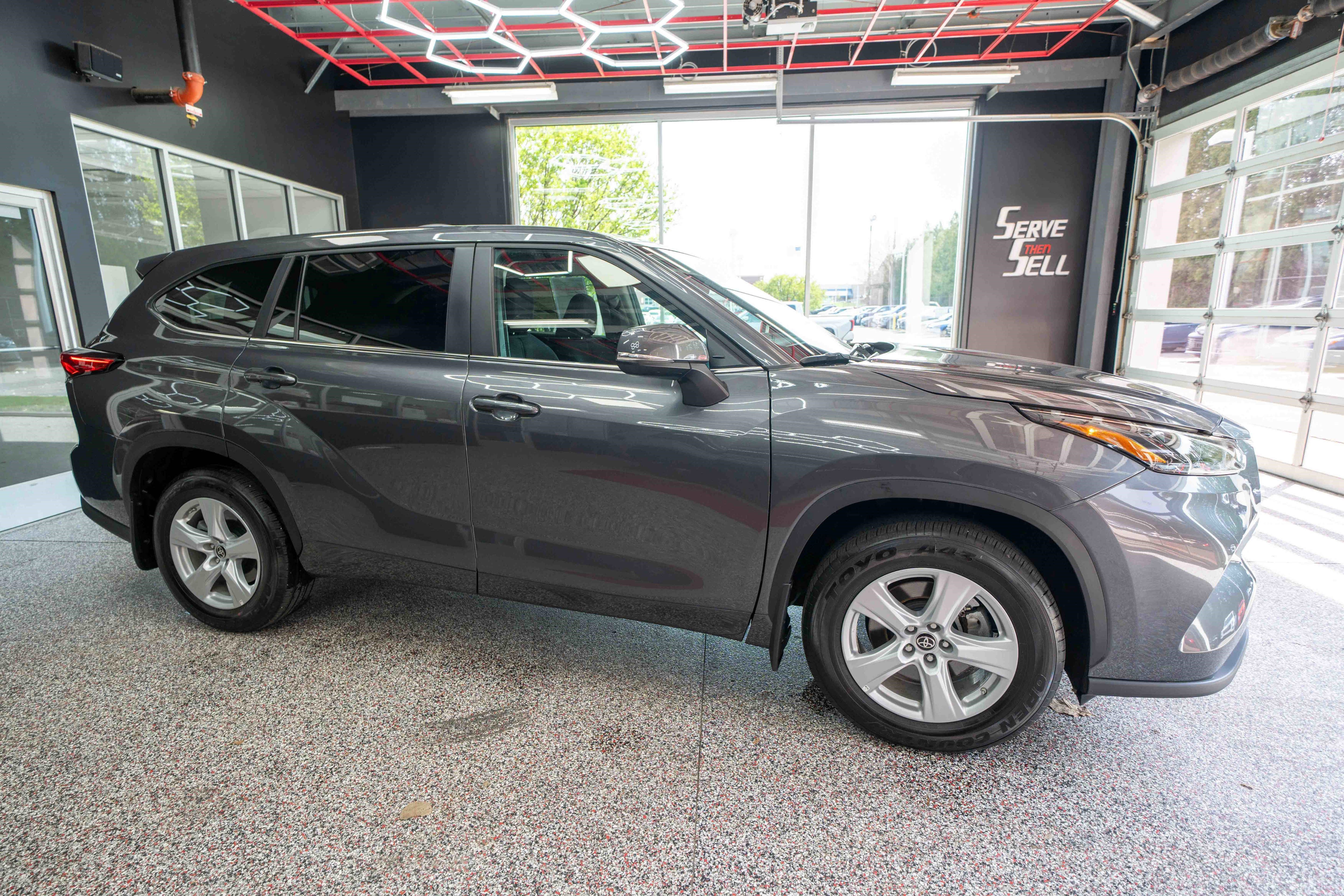Used 2023 Toyota Highlander L image 5