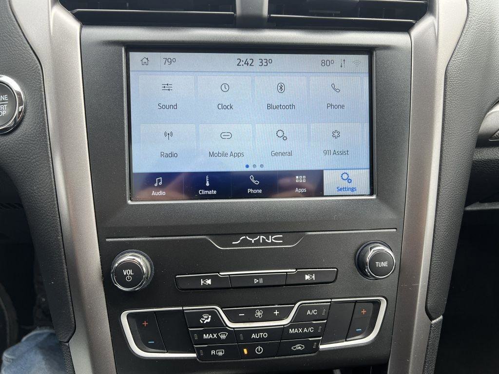 Used 2020 Ford Fusion SE image 18