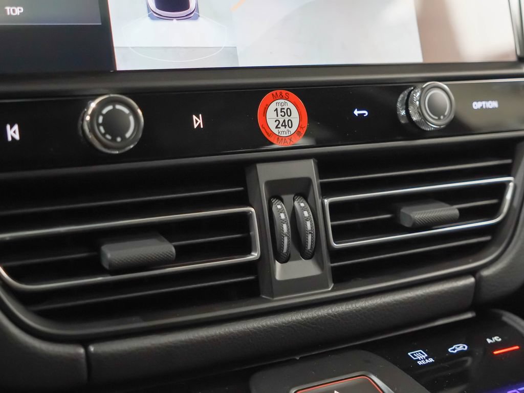 Certified 2026 Porsche Macan AWD/4WD image 32