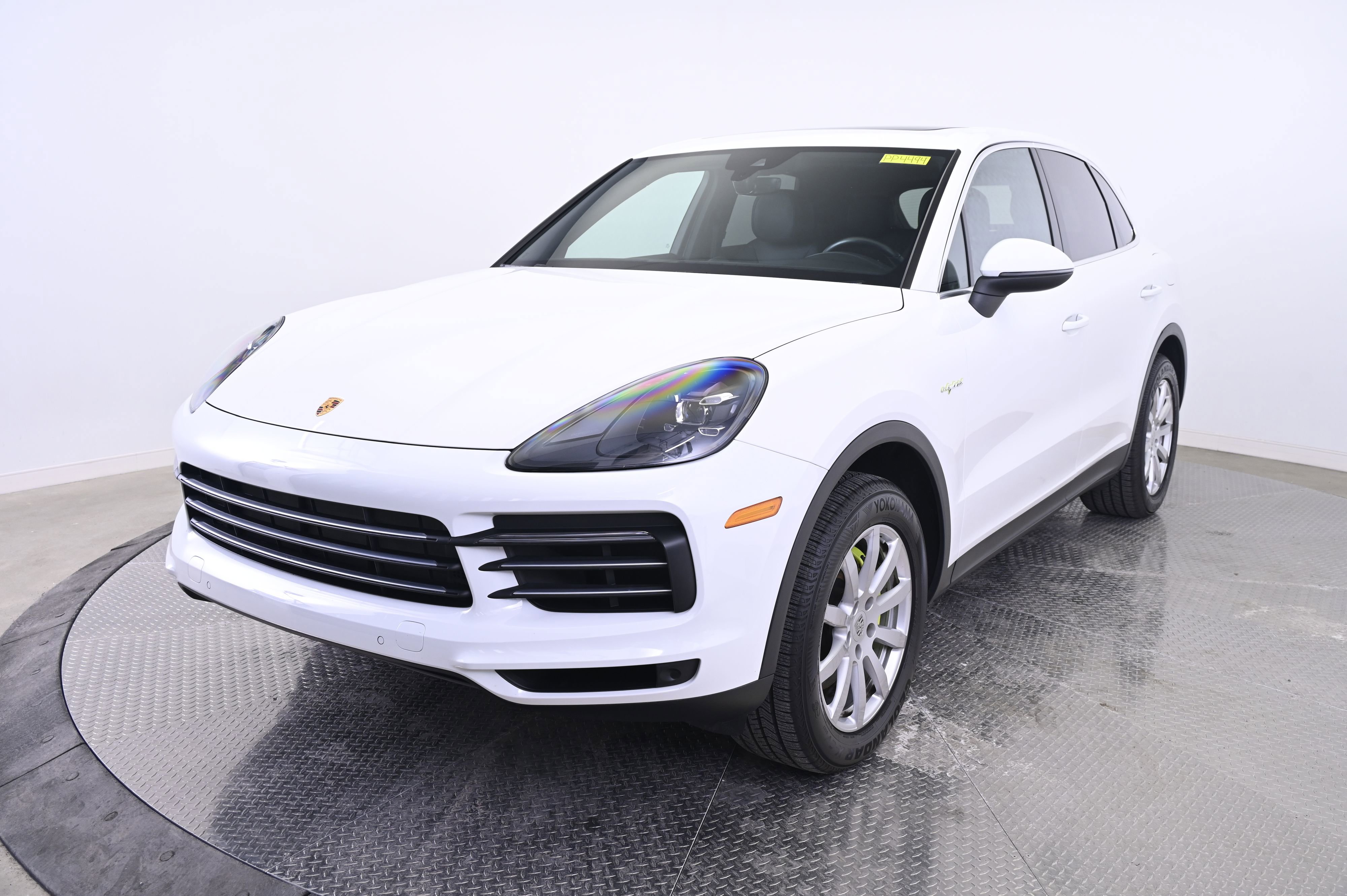 Certified 2022 Porsche Cayenne E-Hybrid image 1
