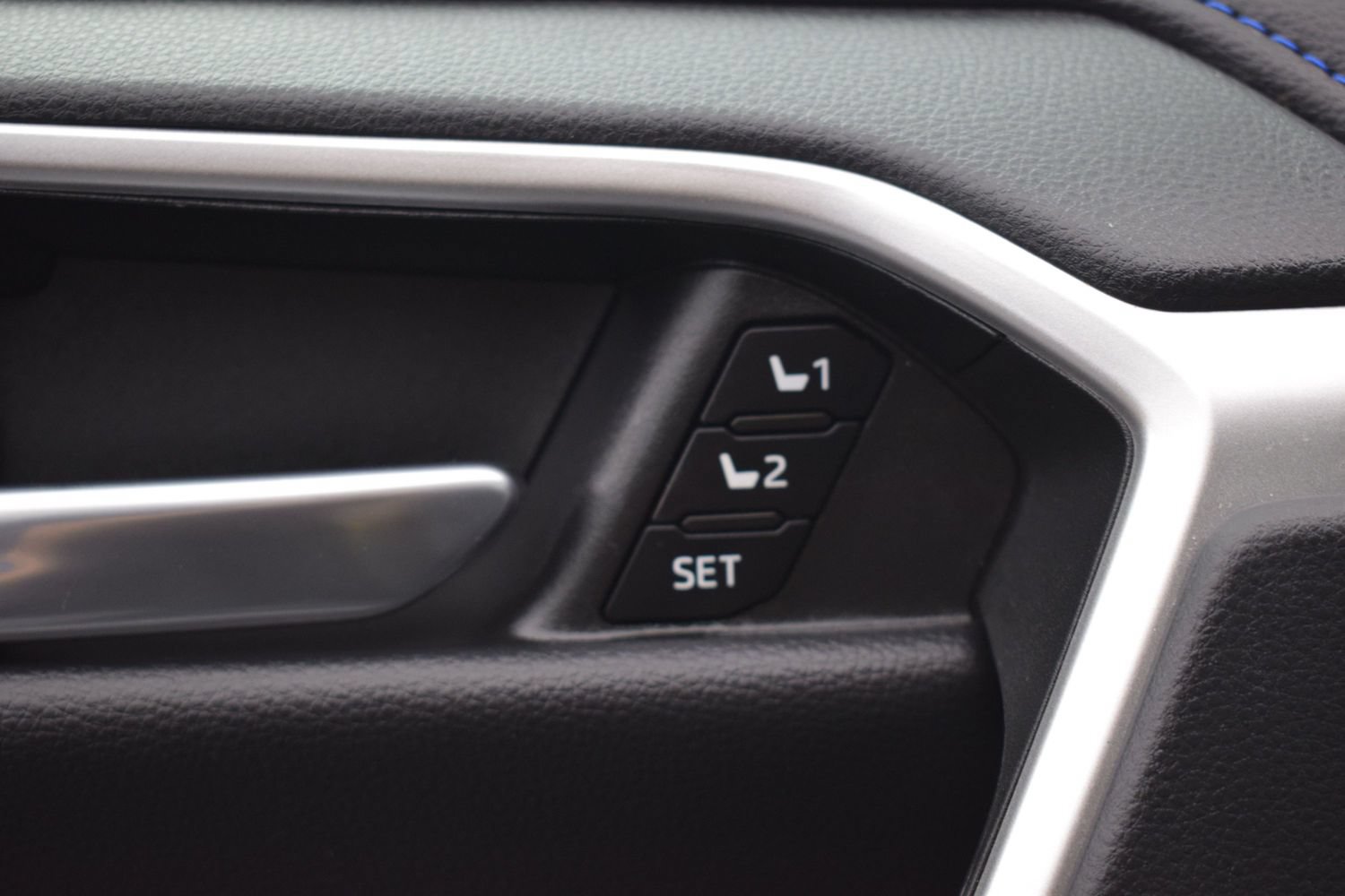 Used 2023 Toyota RAV4 XSE AWD/4WD image 15