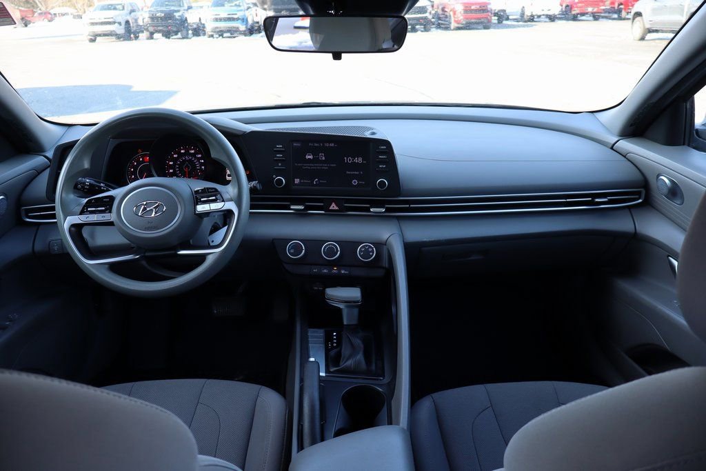 Used 2021 Hyundai Elantra SE image 17