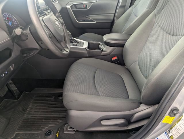 Used 2022 Toyota RAV4 LE image 12