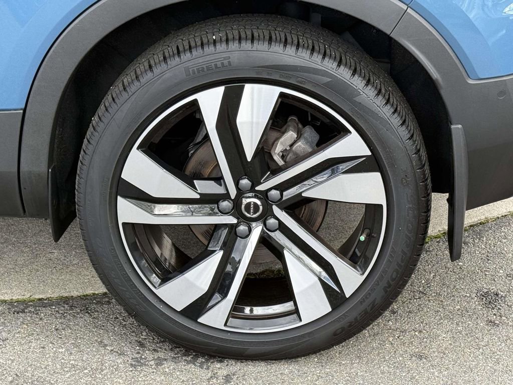 Used 2023 Volvo XC40 B5 Ultimate w/ Protection Package Premier image 13