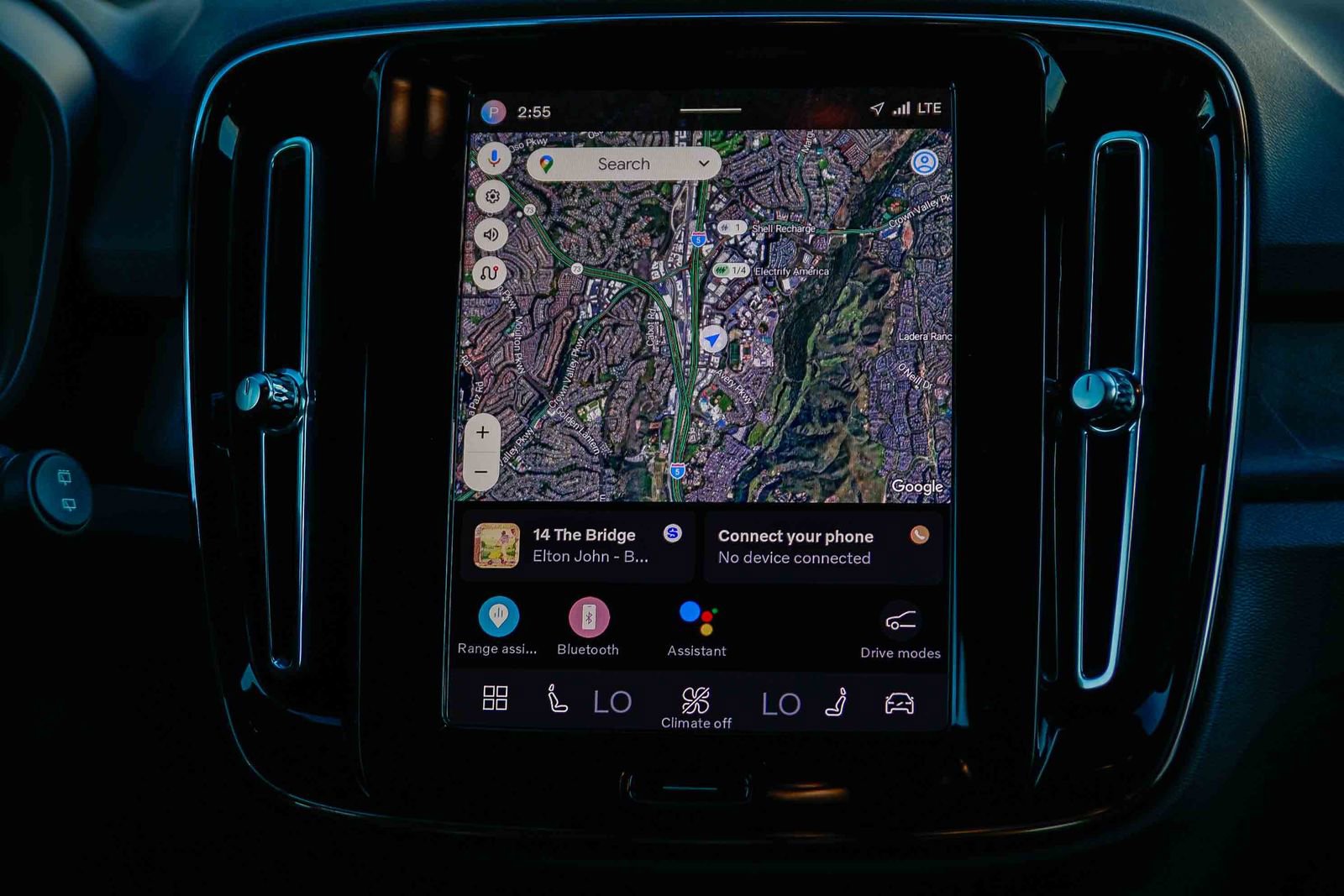 Used 2023 Volvo XC40 Recharge Core image 15