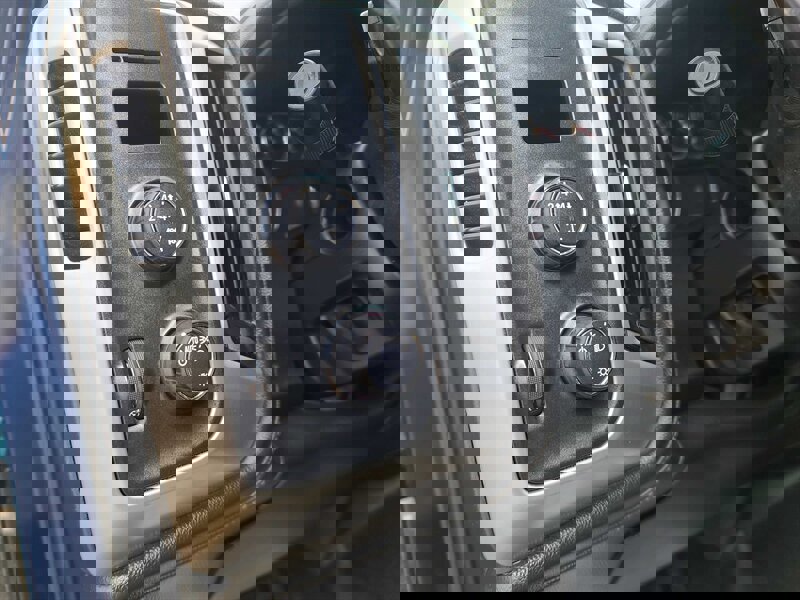 Used 2015 GMC Sierra 2500 SLE image 19