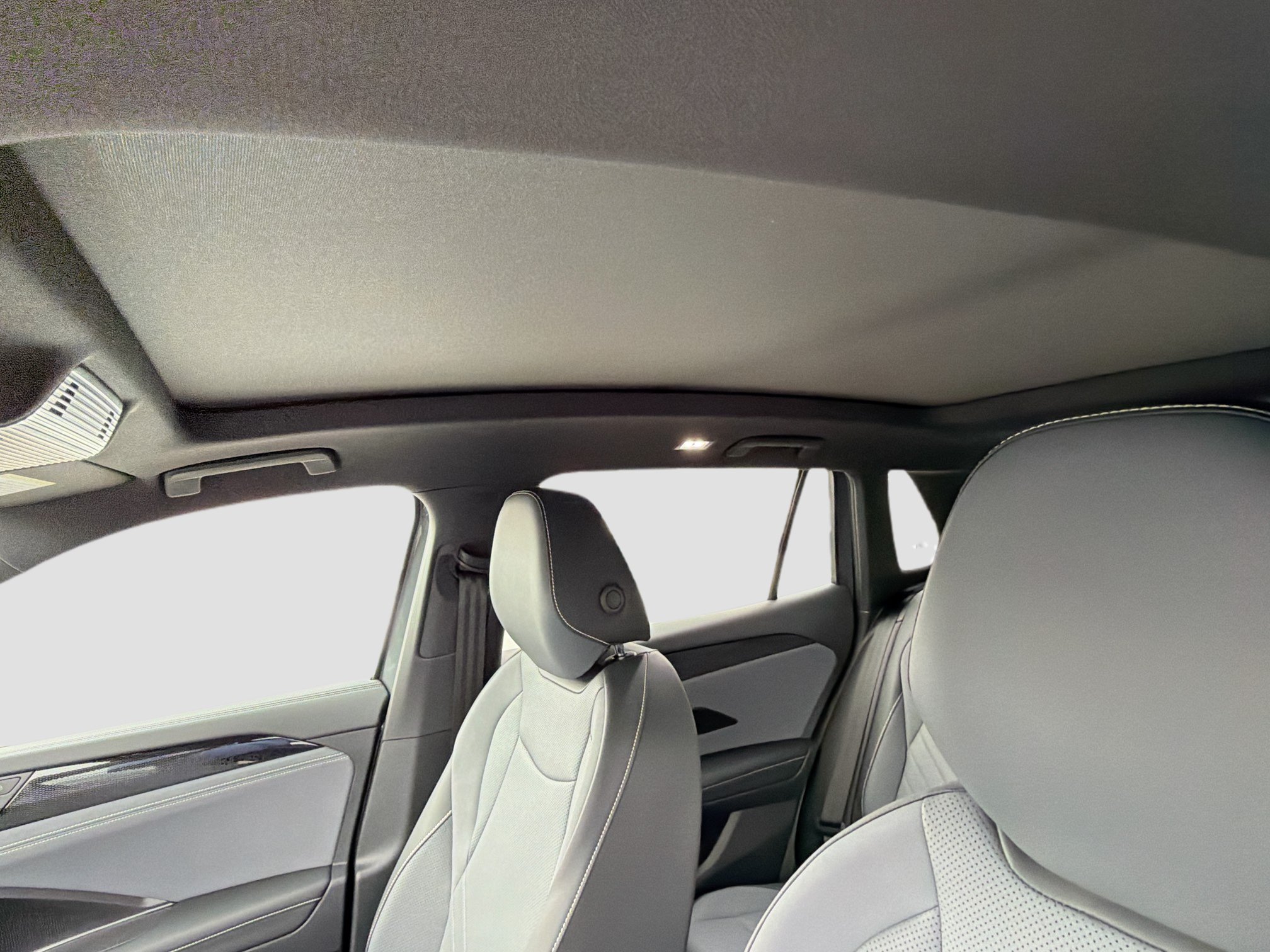 New 2026 Volkswagen Tiguan SE R-Line FWD image 27
