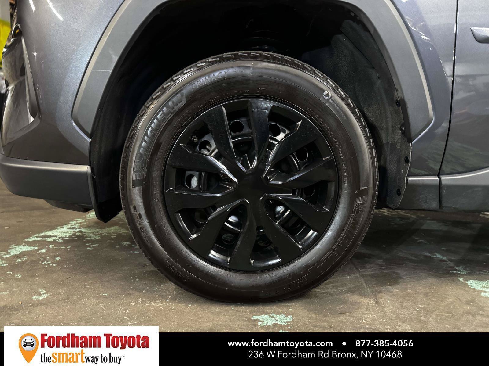 Used 2022 Toyota RAV4 LE AWD/4WD image 9