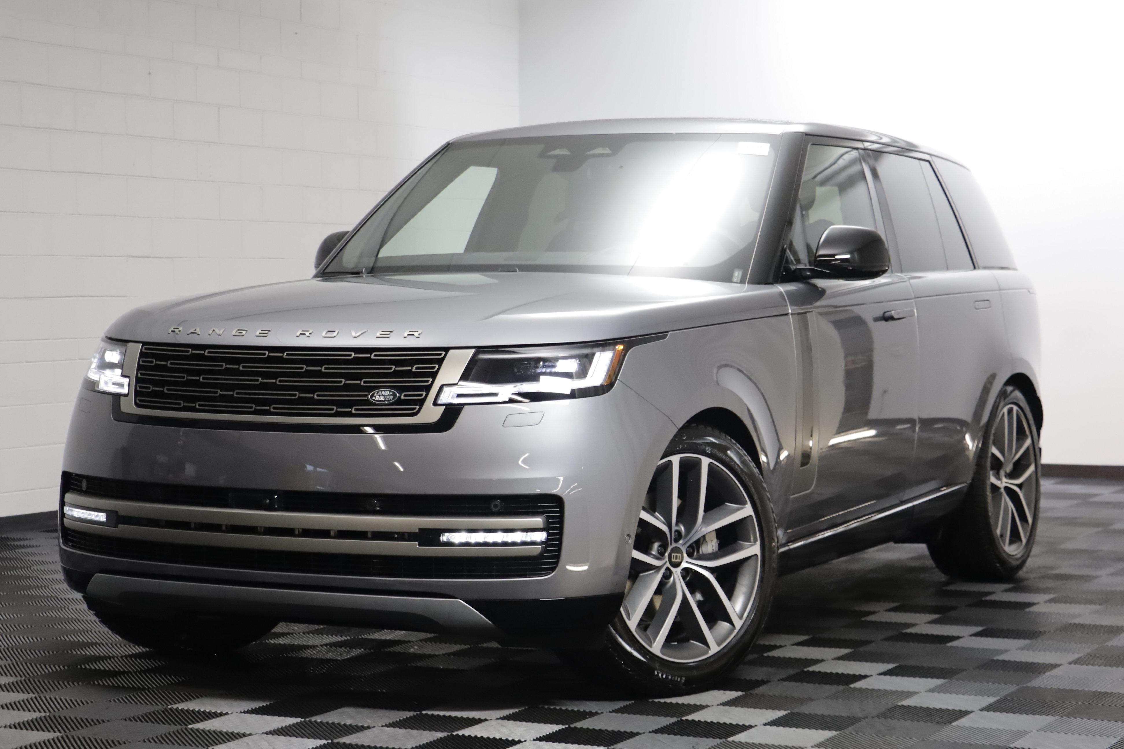 New 2027 Land Rover Range Rover SE