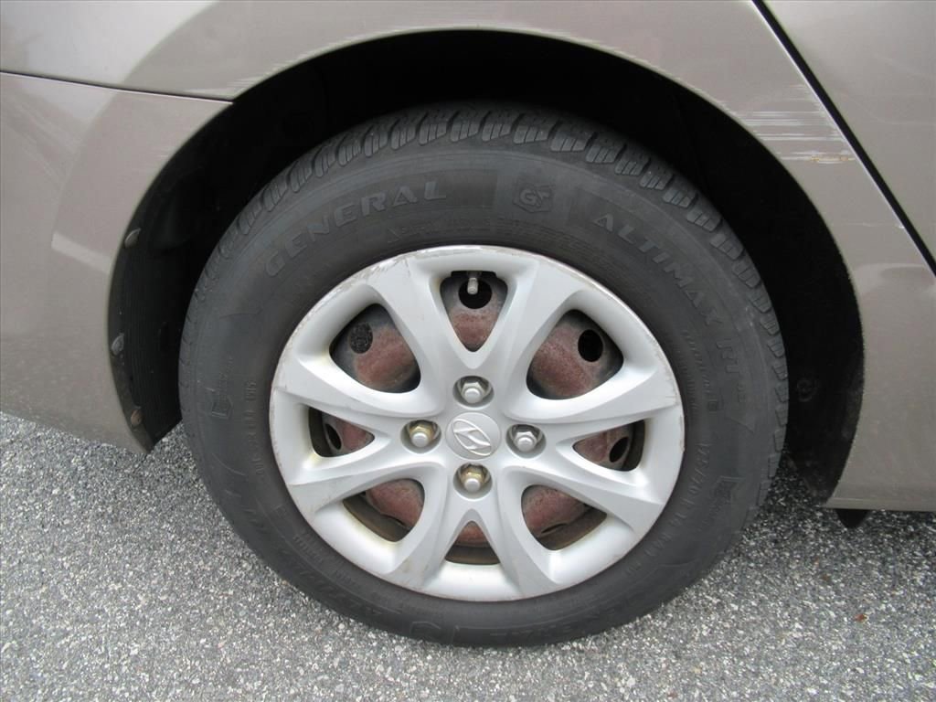 Used 2014 Hyundai Accent GLS image 5