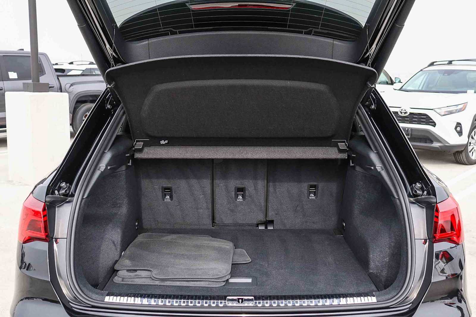 Used 2025 Audi Q3 2.0T Premium Plus w/ Premium Plus Package image 37