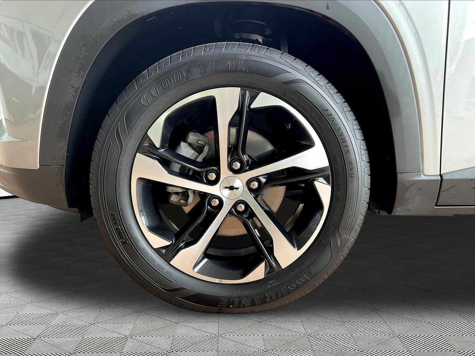 Used 2024 Chevrolet Trax RS FWD image 29