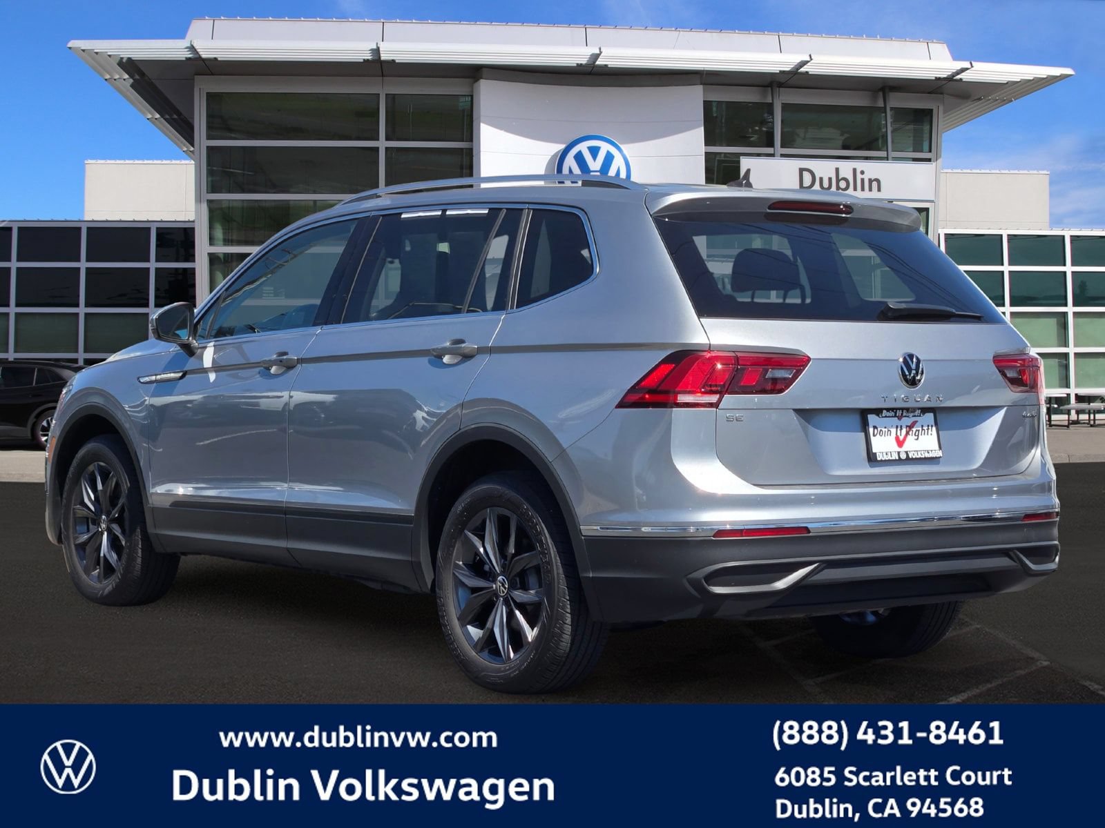 Certified 2023 Volkswagen Tiguan SE w/ Panoramic Sunroof Package AWD/4WD image 6