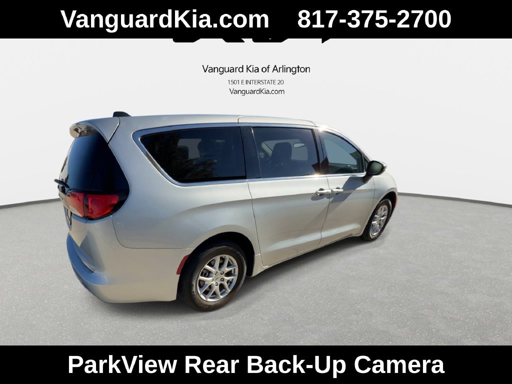 Used 2022 Chrysler Voyager LX FWD image 9