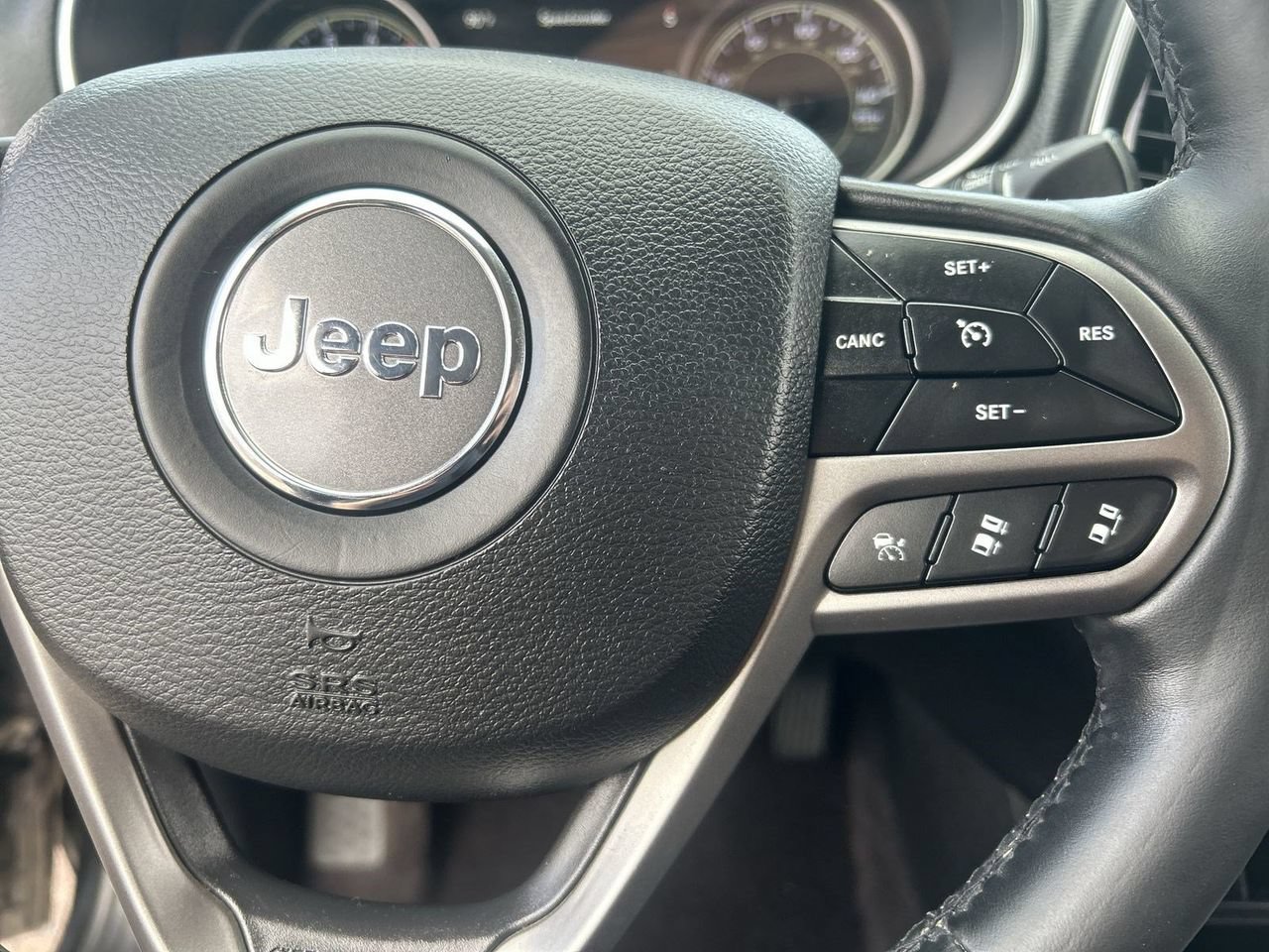 Used 2019 Jeep Cherokee Limited w/ Luxury Group FWD image 21
