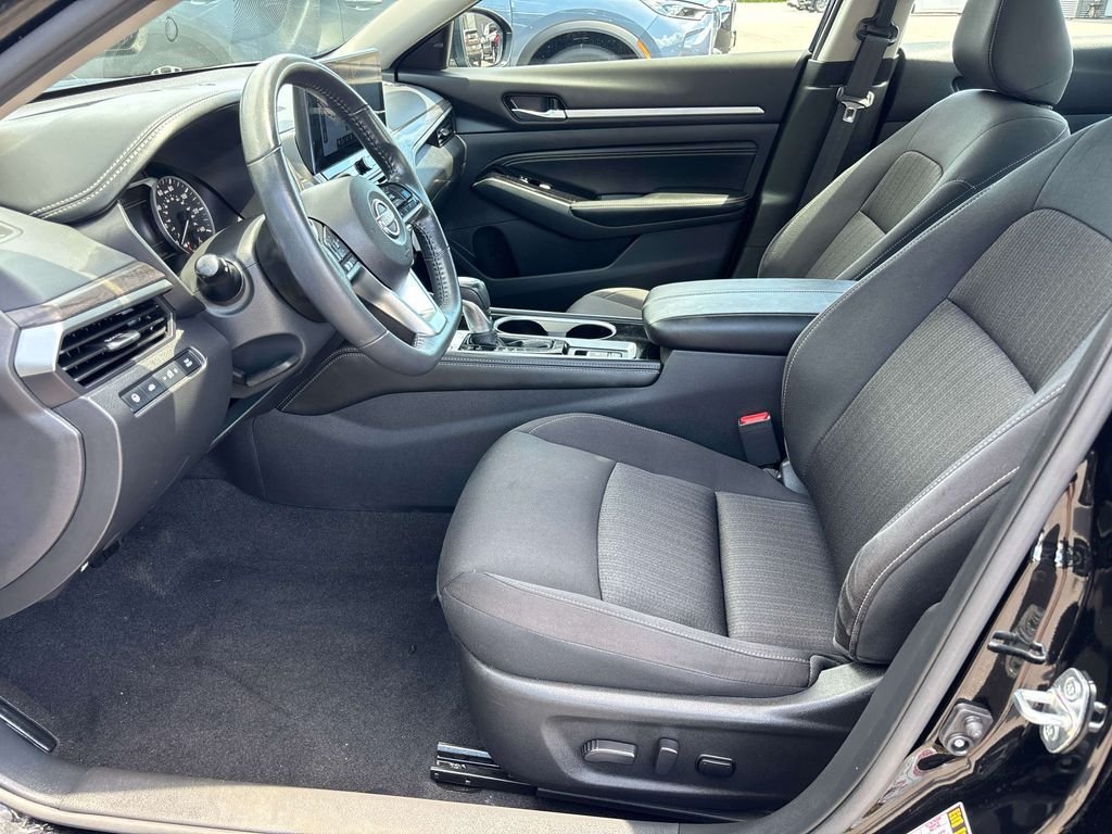 Used 2023 Nissan Altima 2.5 SV w/ SV Premium Package AWD/4WD image 9