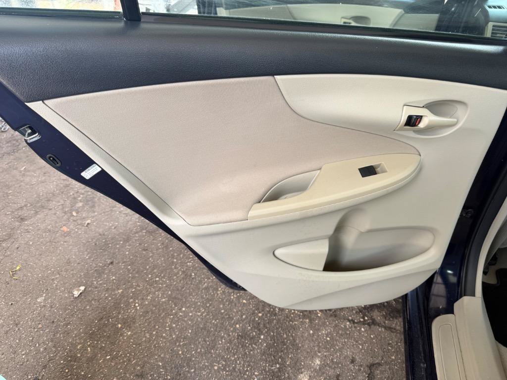 Used 2013 Toyota Corolla L FWD image 27
