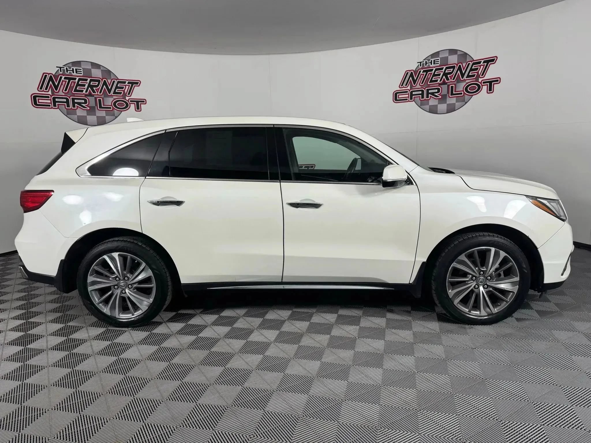 Used 2017 Acura MDX w/ Technology Package AWD/4WD image 8