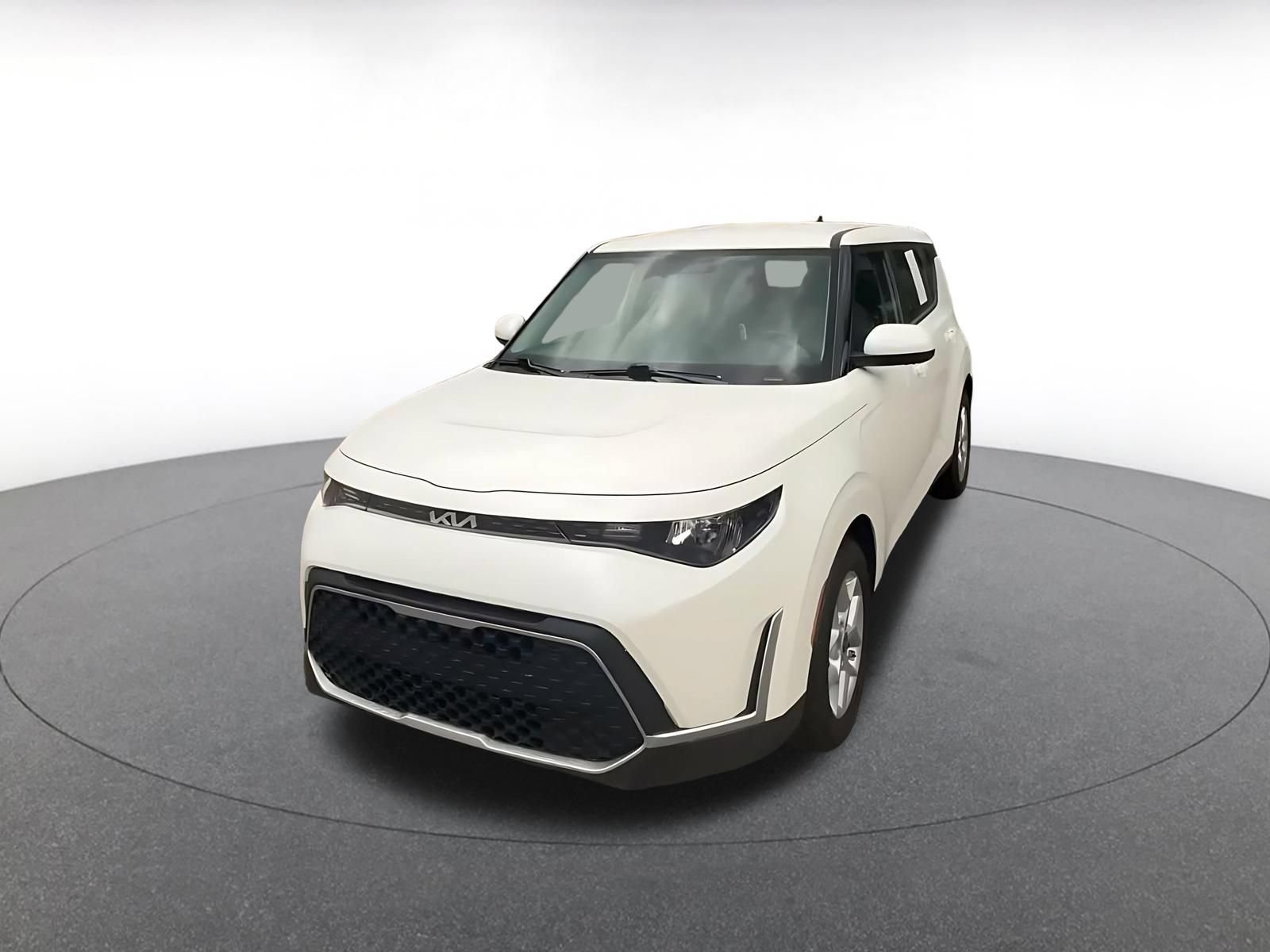 Used 2025 Kia Soul LX w/ LX Technology Package FWD image 6