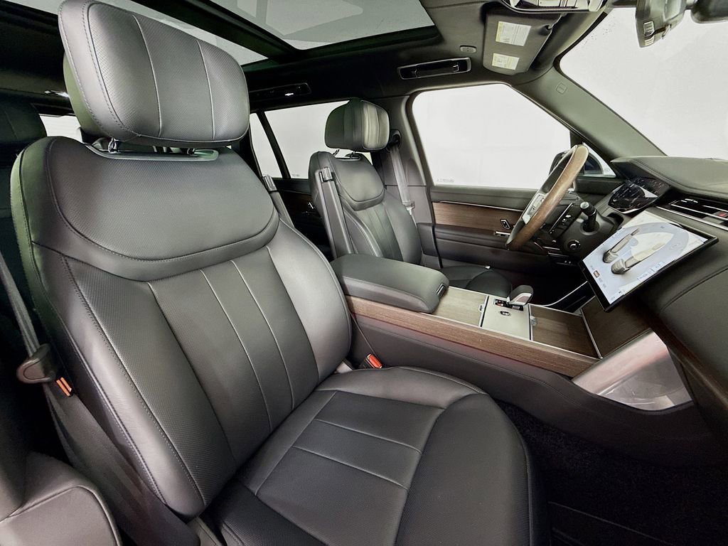 Certified 2025 Land Rover Range Rover Long Wheelbase Autobiography AWD/4WD image 31