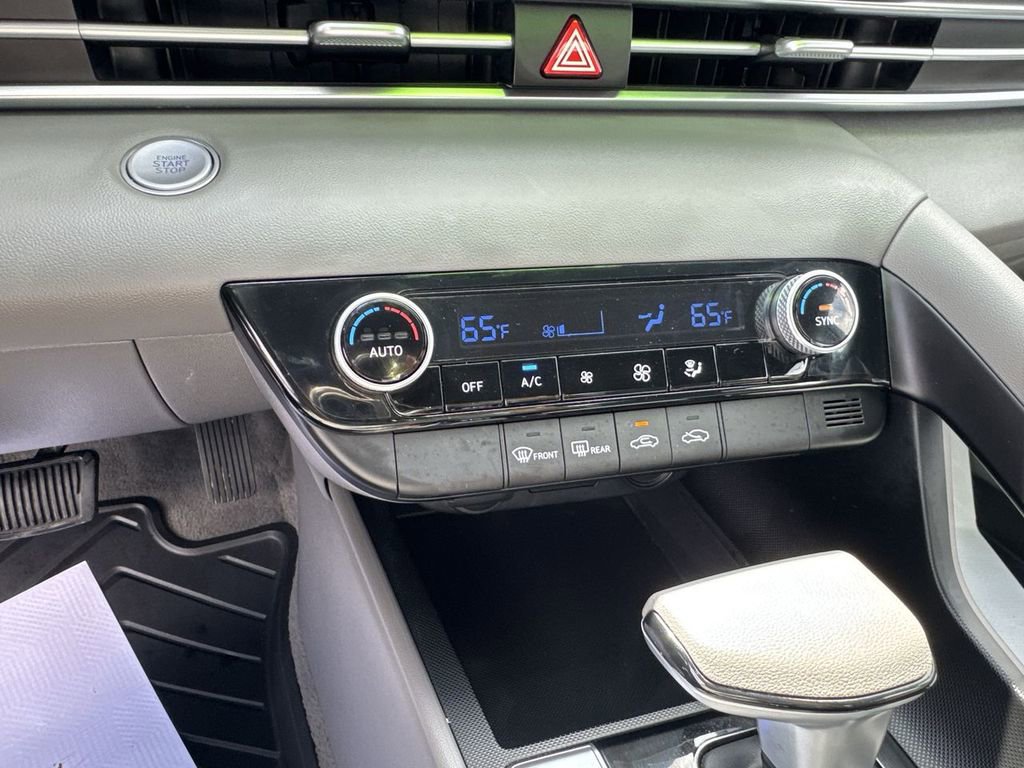Used 2023 Hyundai Elantra SEL FWD image 25