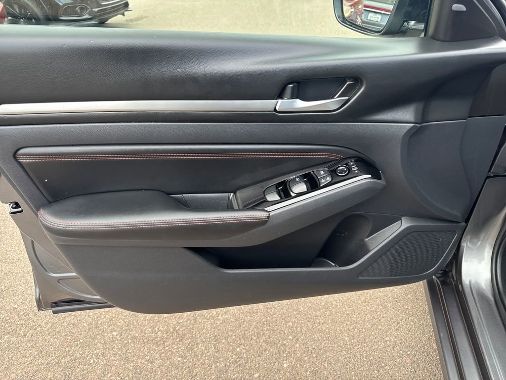 Used 2023 Nissan Altima 2.5 SR image 10