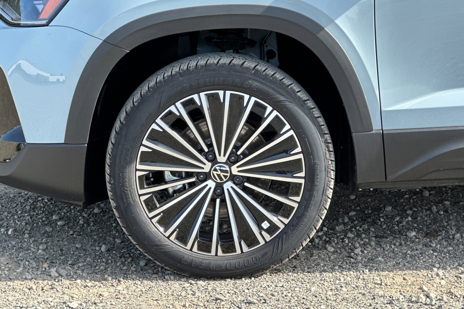 New 2026 Volkswagen Taos SE image 25