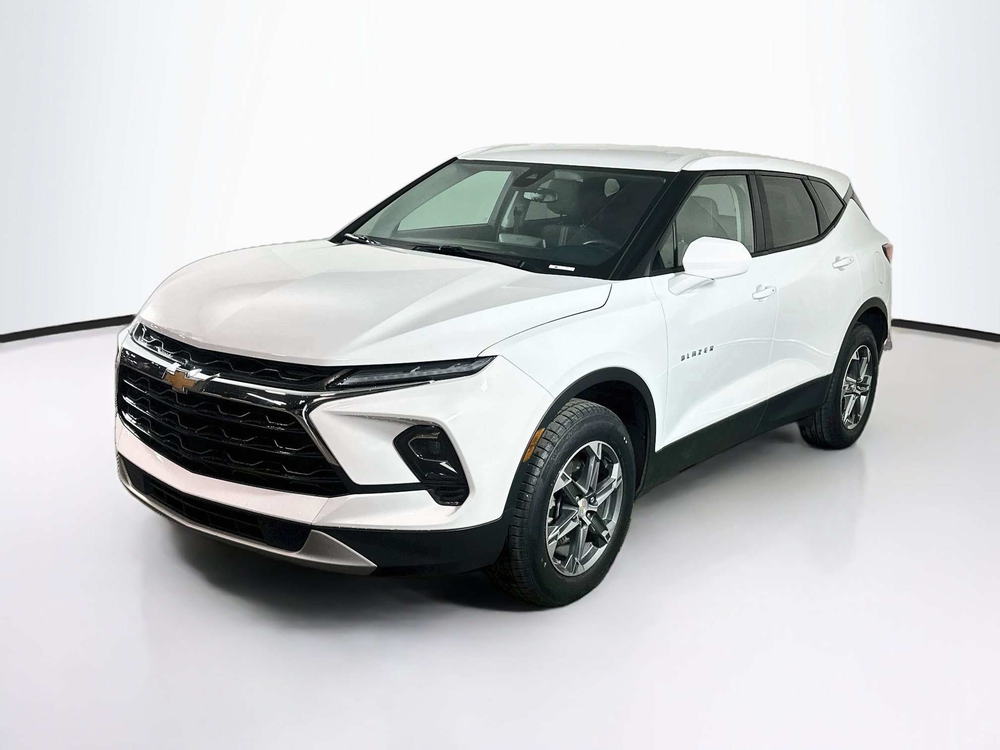 Used 2026 Chevrolet Blazer LT FWD image 3