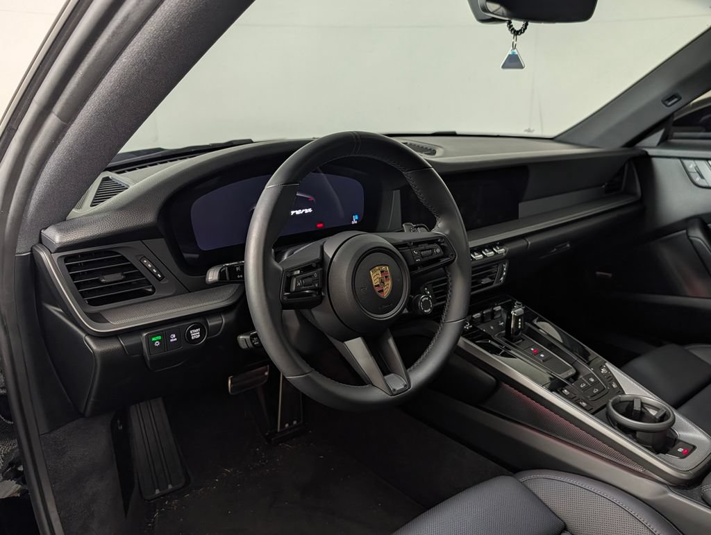 Certified 2025 Porsche 911 Carrera RWD image 4