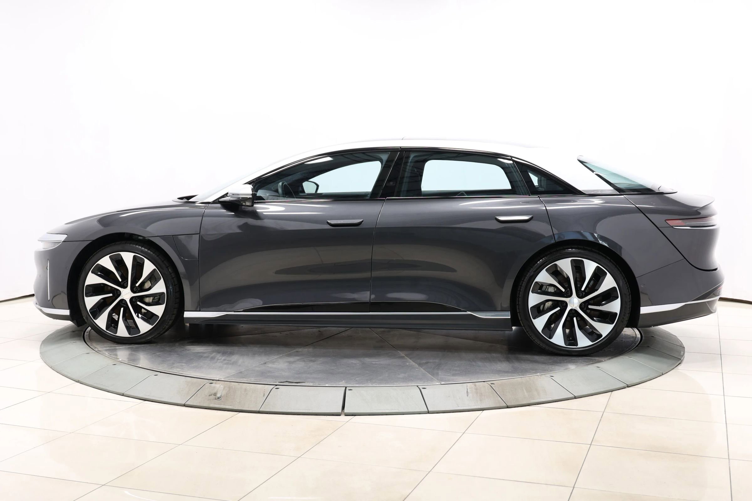 Used 2023 Lucid Air Grand Touring image 8
