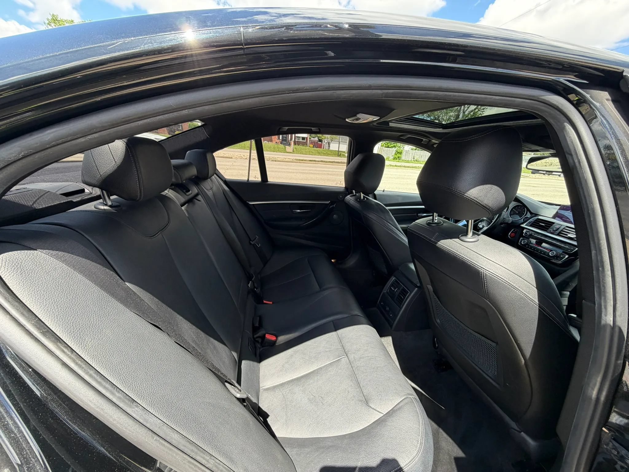 Used 2018 BMW 340i xDrive Sedan AWD/4WD image 16
