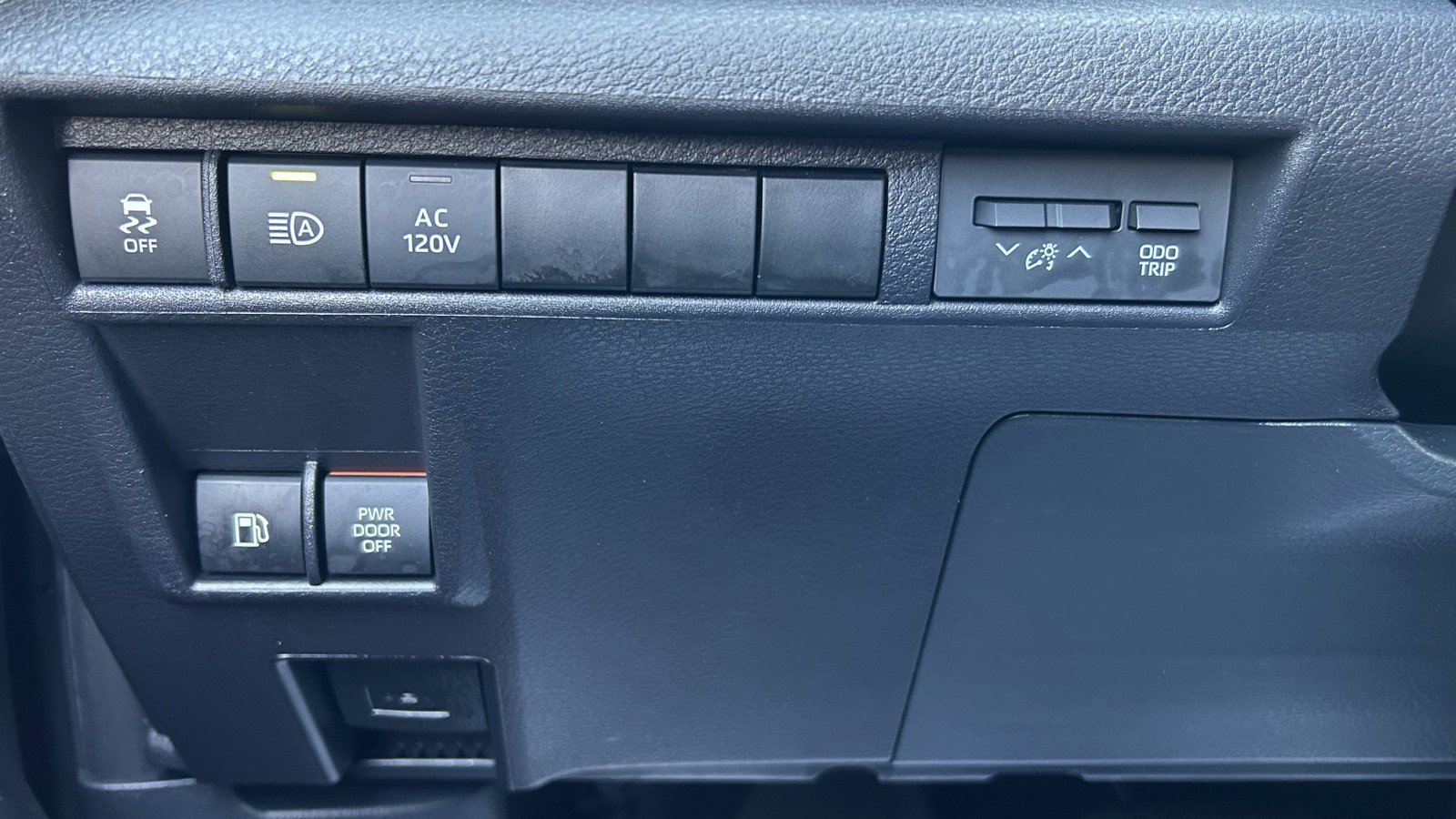 Used 2025 Toyota Sienna XLE w/ XLE Plus Package image 19