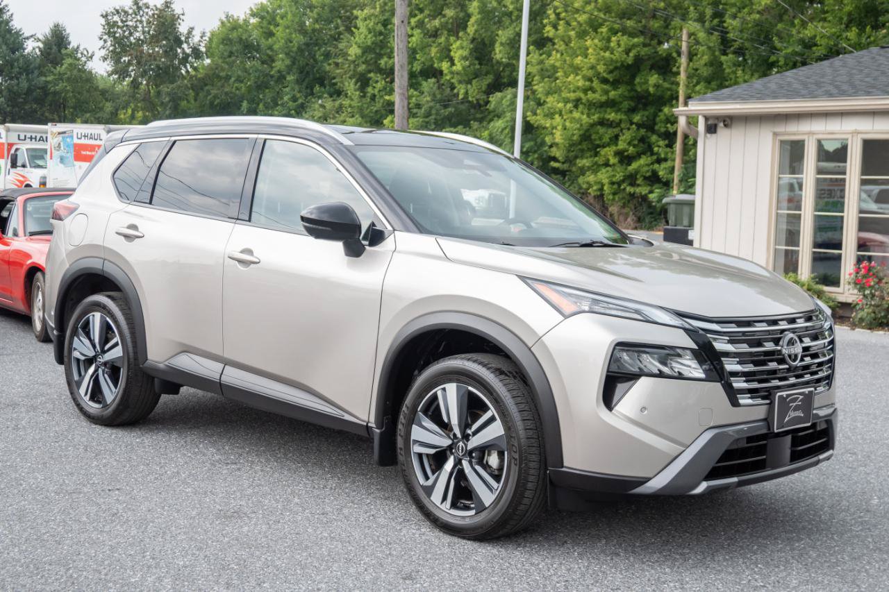 Used 2025 Nissan Rogue SL w/ SL Premium Package AWD/4WD image 4