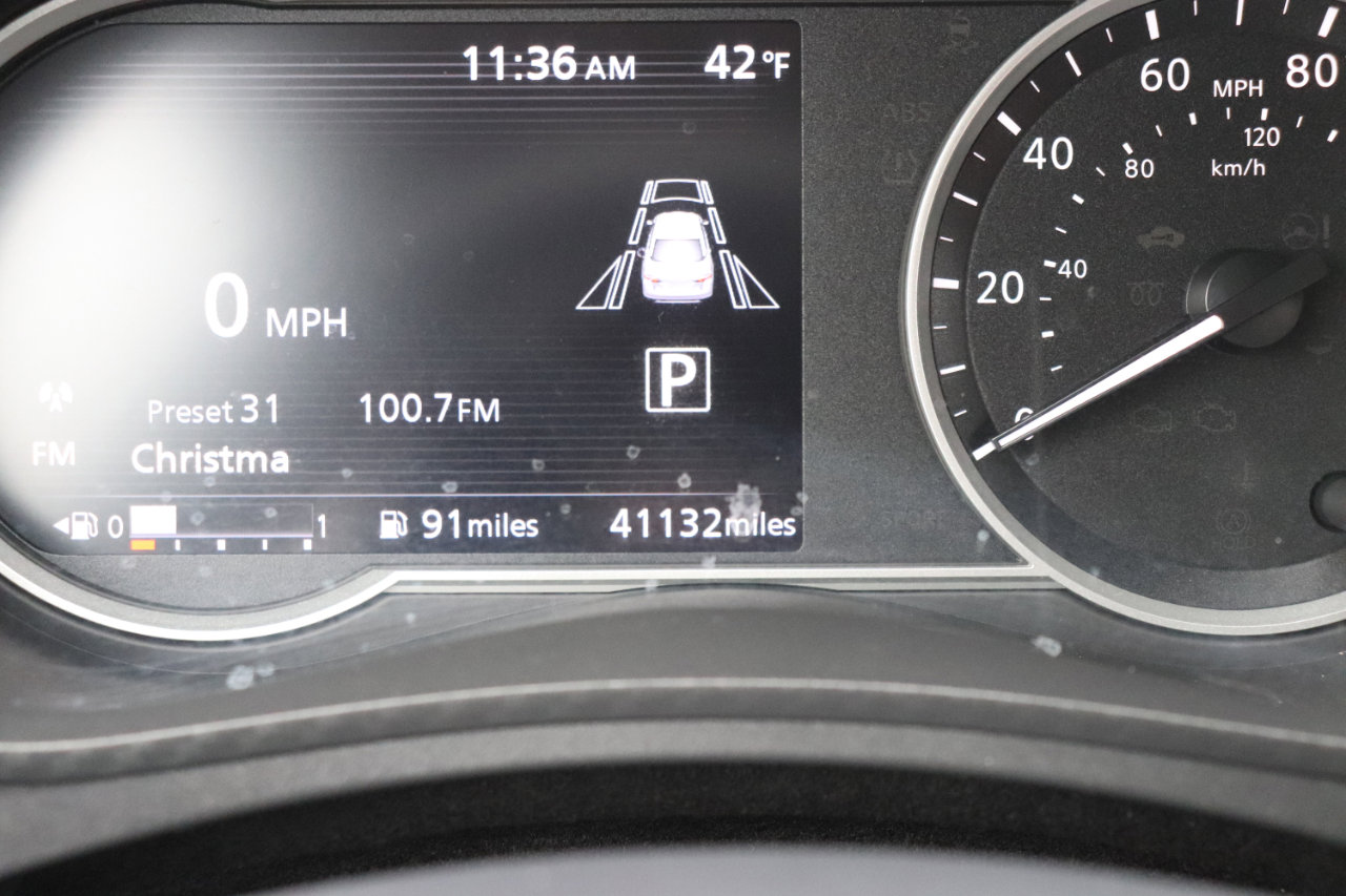 Used 2024 Nissan Versa SR image 24