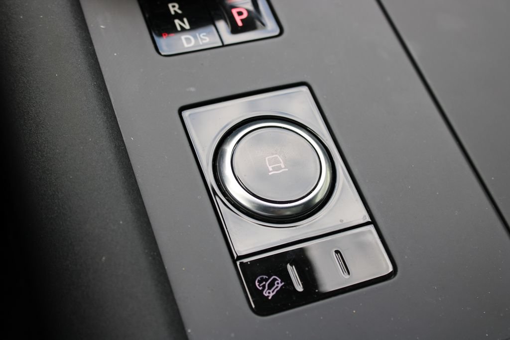 Certified 2025 Land Rover Discovery S AWD/4WD image 18