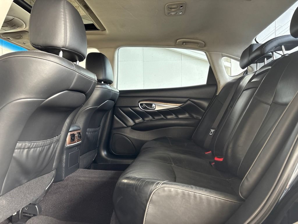 Used 2016 INFINITI Q70 L 3.7 w/ Deluxe Touring Package RWD image 19