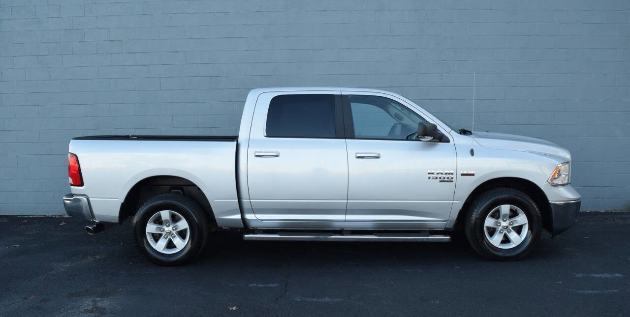 Used 2019 RAM 1500 Classic SLT w/ Luxury Group image 16