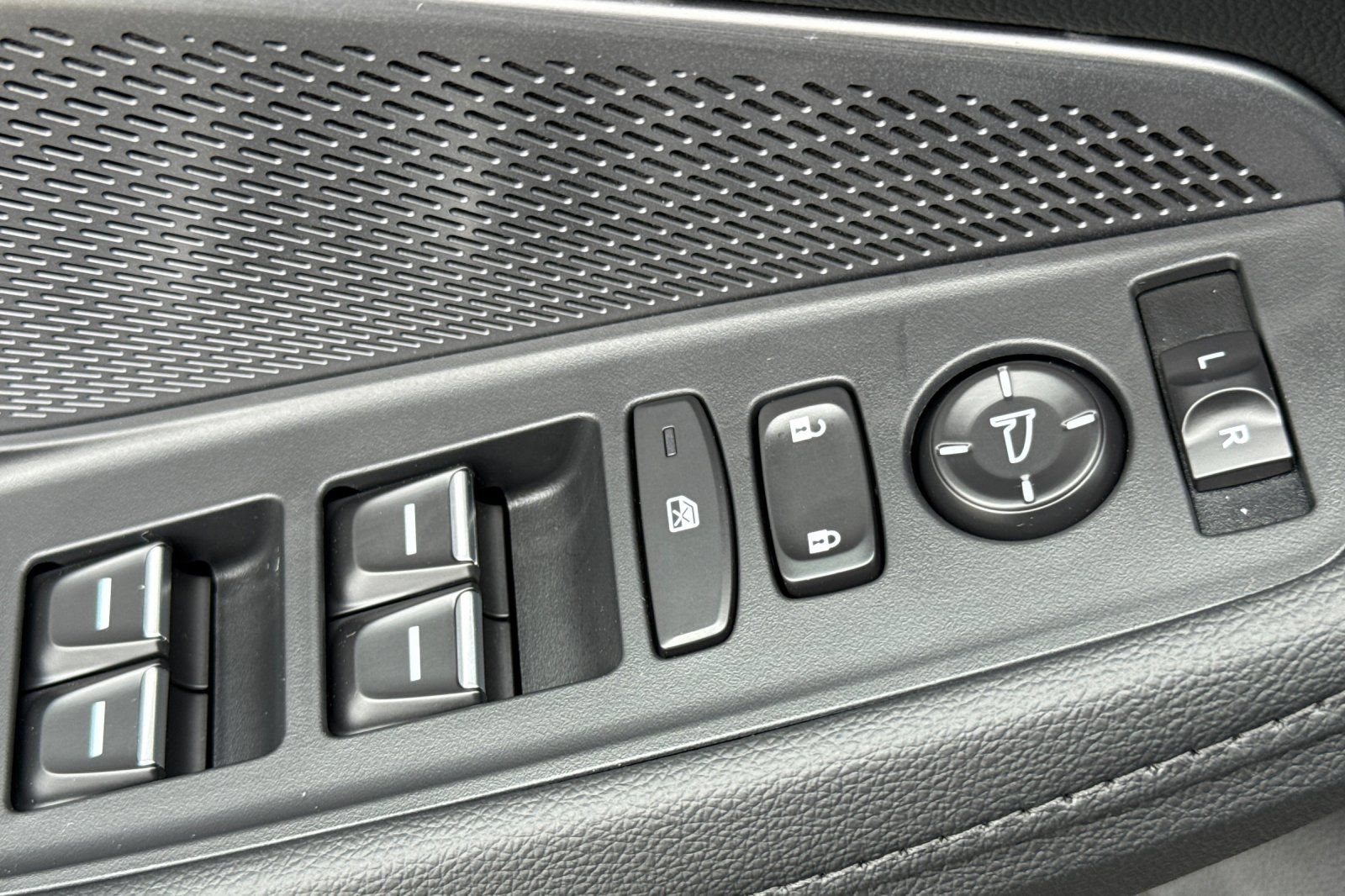 New 2026 Acura MDX SH-AWD image 11