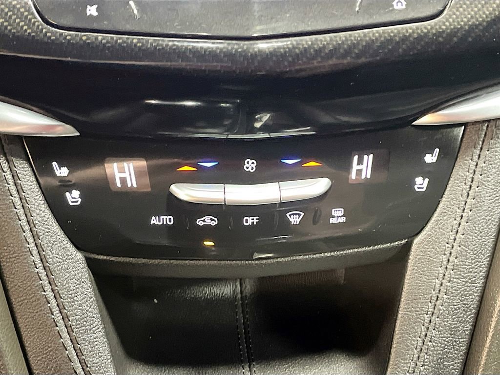 Used 2023 Cadillac XT6 Sport w/ Technology Package image 16