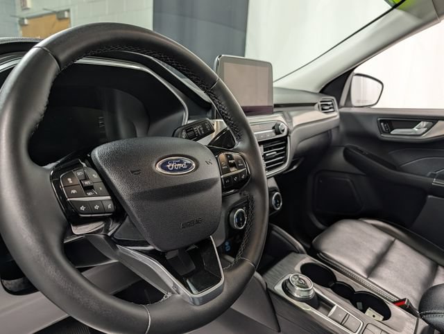 Used 2022 Ford Escape Titanium w/ Class II Trailer Tow Package AWD/4WD image 18